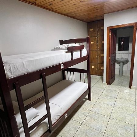 Hostel Peter Pan Puerto Iguazu Exterior photo