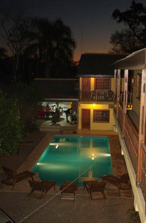 Hostel Peter Pan Puerto Iguazu Exterior photo