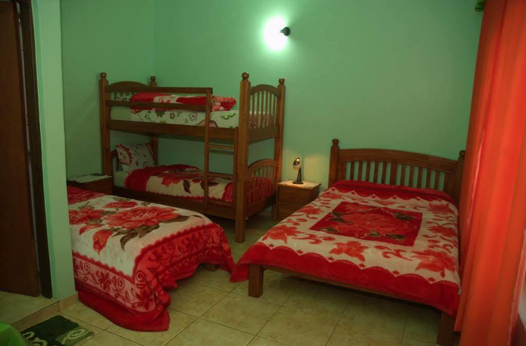 Hostel Peter Pan Puerto Iguazu Exterior photo